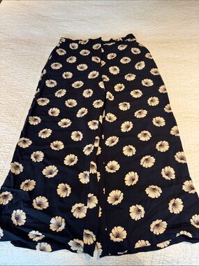 Women’s Navy Floral cropped Pants